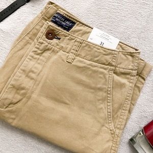 Men’s AEO Classic 10” Khaki Short <US 31>
